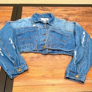 Fashion Nova Sz Med Cropped/Distressed denim jacket